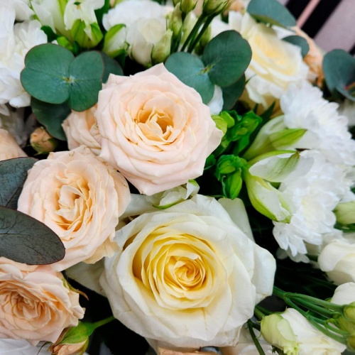 Авторский букет из кустовой розы и розы Канделайт фото 2 Авторский букет из кустовой розы и розы Канделайт фото 2