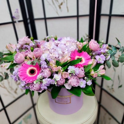 Цветы в шляпной коробке фото 3