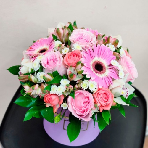 Цветы в шляпной коробке фото 2