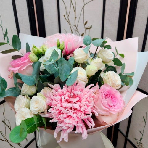 Авторский букет с одноголовой хризантемой фото 5