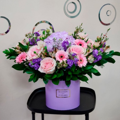 Цветы в шляпной коробке фото 2