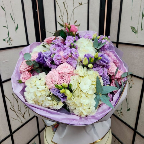Авторский букет из кустовой розы и Гортензии Авторский букет из кустовой розы и Гортензии