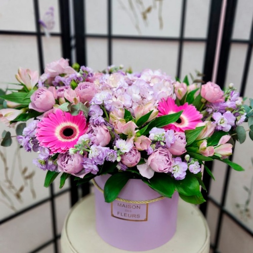 Цветы в шляпной коробке