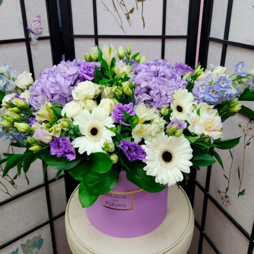 Цветы в шляпной коробке фото 2