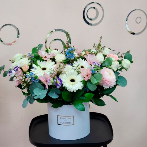 Цветы в шляпной коробке фото 5