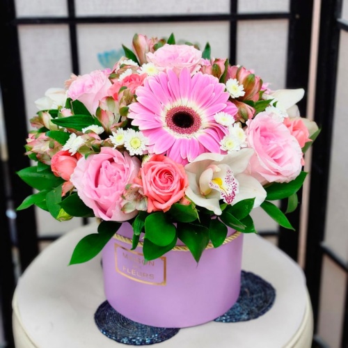 Цветы в шляпной коробке фото 4