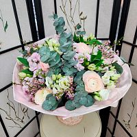 Авторский букет с Ранункулюсом и Маттиолой