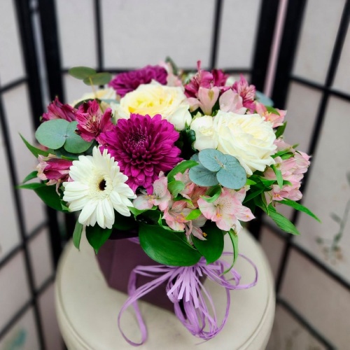 Цветы в шляпной коробке фото 2