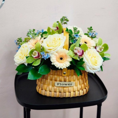 Корзина с цветами Микс