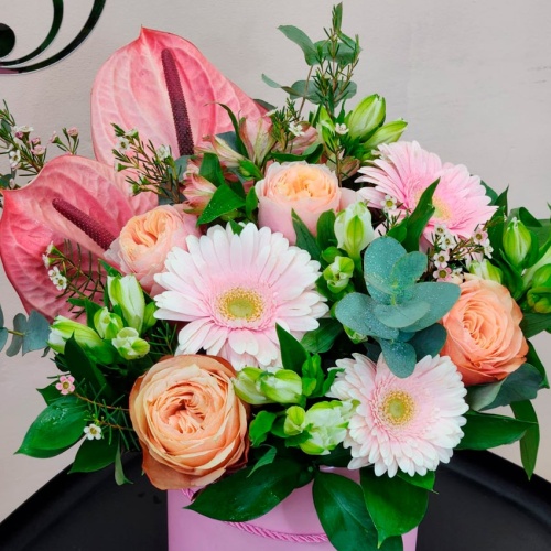 Цветы в шляпной коробке фото 3