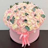 Цветы в шляпной коробке