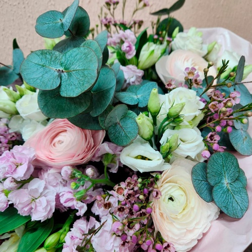 Авторский букет с Ранункулюсом и Маттиолой фото 5