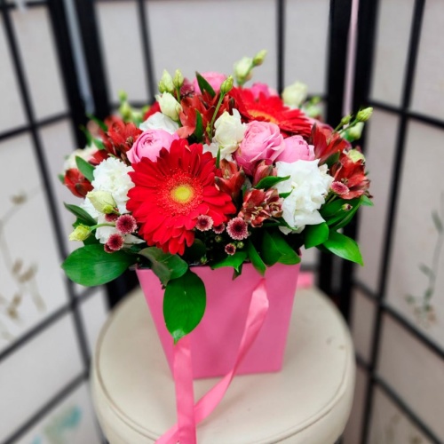 Цветы в шляпной коробке