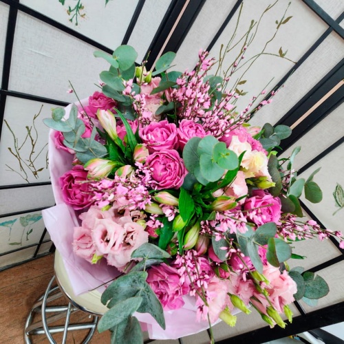 Авторский букет из кустовой розы Бомбастик фото 4 Авторский букет из кустовой розы Бомбастик фото 4