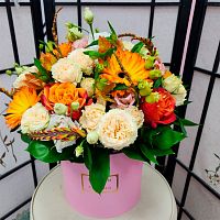 Цветы в шляпной коробке