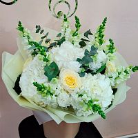 Авторский букет с Гортензией и Ливкоей