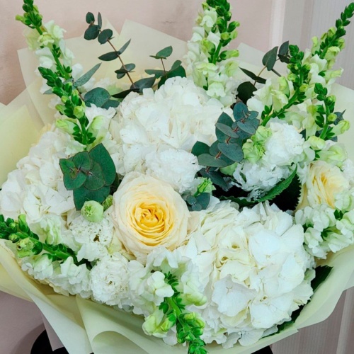 Авторский букет с Гортензией и Левкоей фото 2