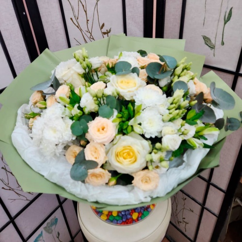 Авторский букет из кустовой розы и розы Канделайт фото 4 Авторский букет из кустовой розы и розы Канделайт фото 4