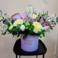 Цветы в шляпной коробке