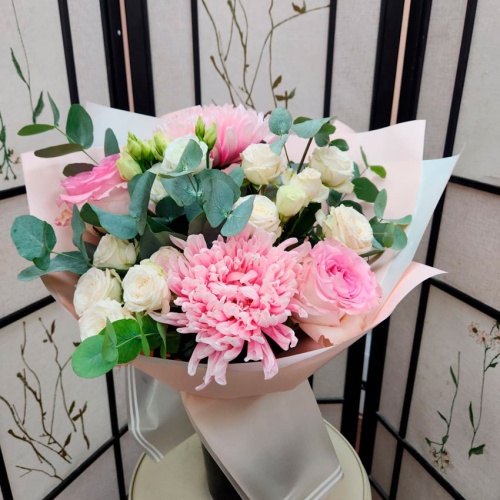 Авторский букет с одноголовой хризантемой