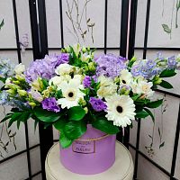 Цветы в шляпной коробке