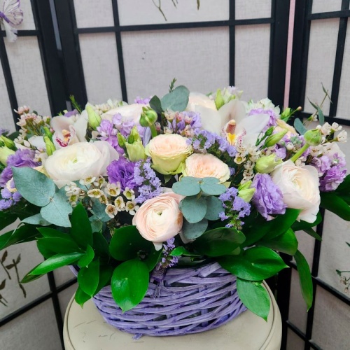 Корзина с цветами Макс