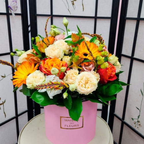 Цветы в шляпной коробке фото 3