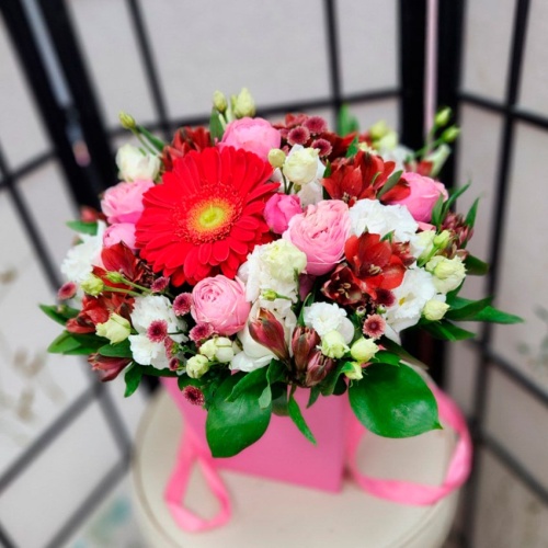 Цветы в шляпной коробке фото 2