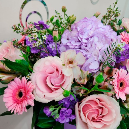 Цветы в шляпной коробке фото 3