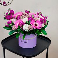 Цветы в шляпной коробке