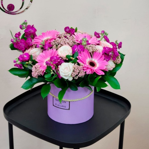 Цветы в шляпной коробке