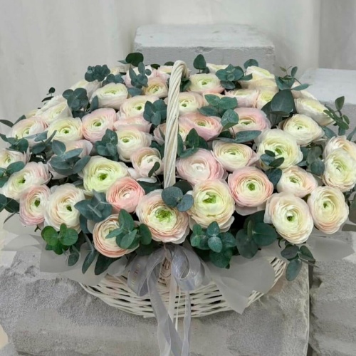 Корзина с Ранункулюсами