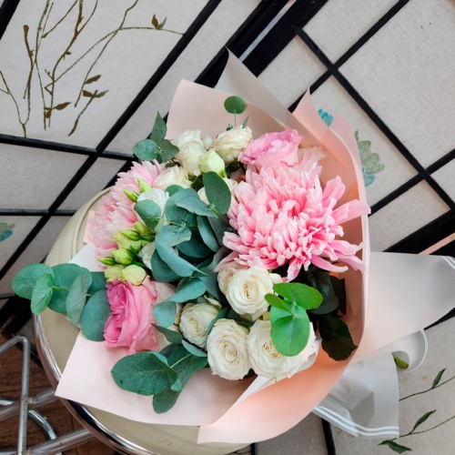 Авторский букет с одноголовой хризантемой фото 3