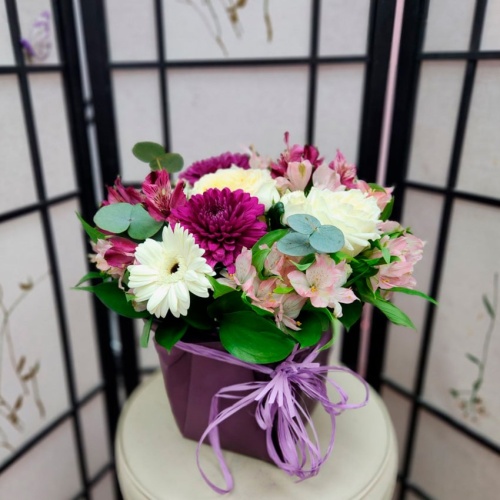 Цветы в шляпной коробке фото 3