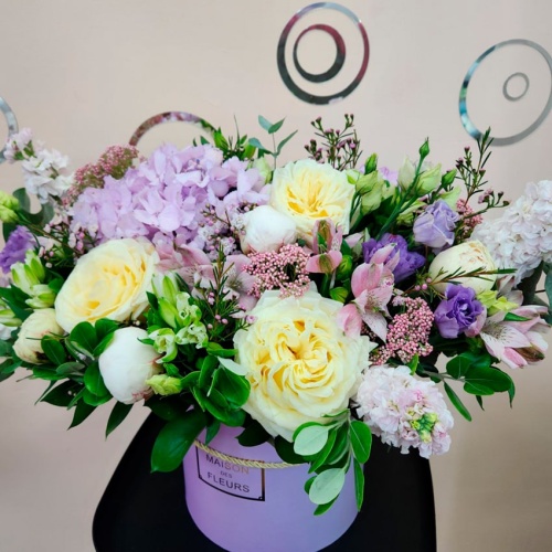 Цветы в шляпной коробке фото 2