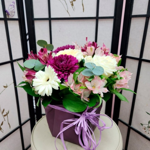 Цветы в шляпной коробке