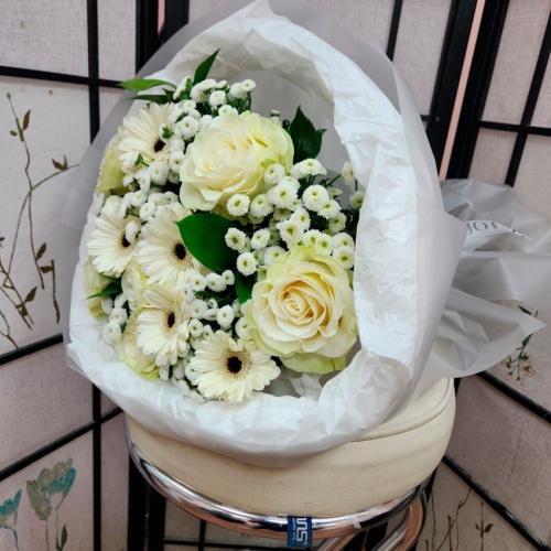 Авторский букет из розы Эквадор и Герминии фото 3