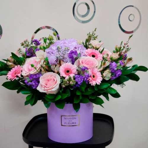 Цветы в шляпной коробке