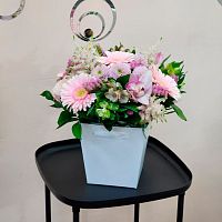 Цветы в шляпной коробке