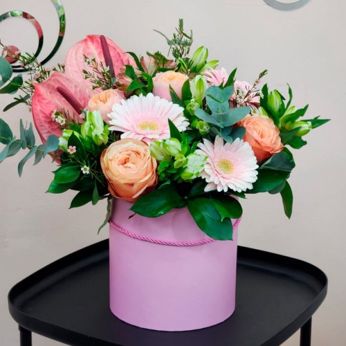 Цветы в шляпной коробке фото 2