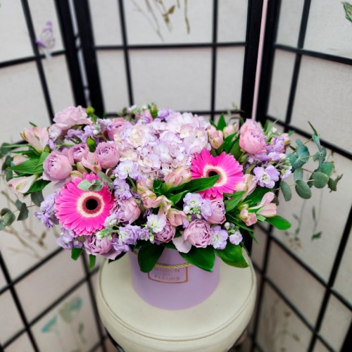 Цветы в шляпной коробке фото 2