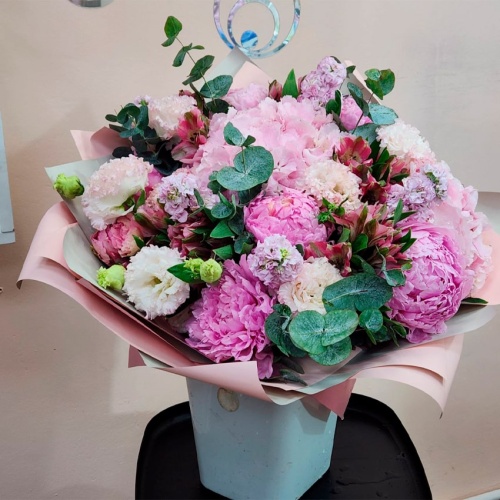 Авторский букет с Гортензиями и Пионами
