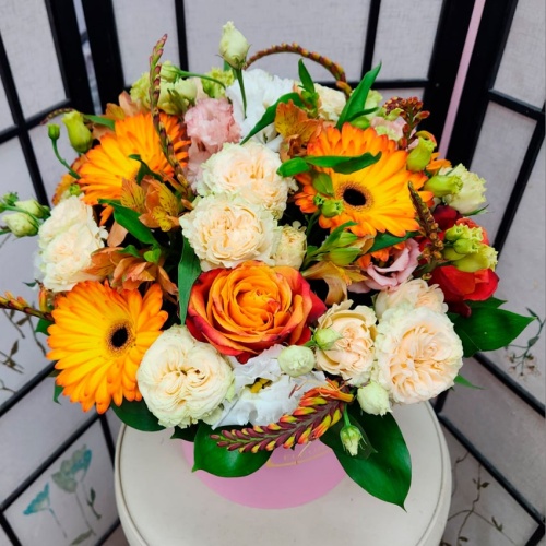 Цветы в шляпной коробке фото 4