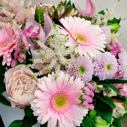 Цветы в шляпной коробке фото 4